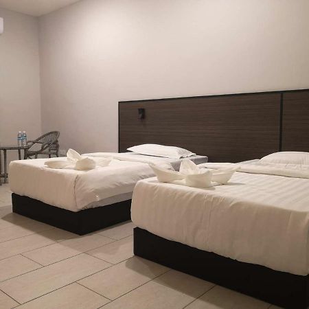 Luna Guesthouse 露娜旅馆 Semporna Esterno foto