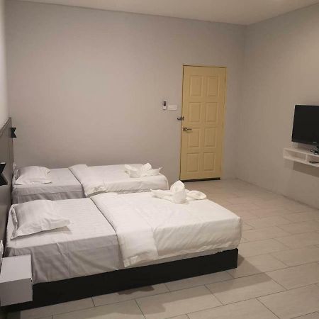 Luna Guesthouse 露娜旅馆 Semporna Esterno foto