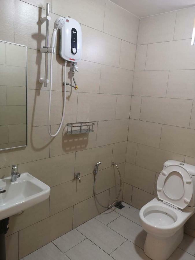 Luna Guesthouse 露娜旅馆 Semporna Esterno foto