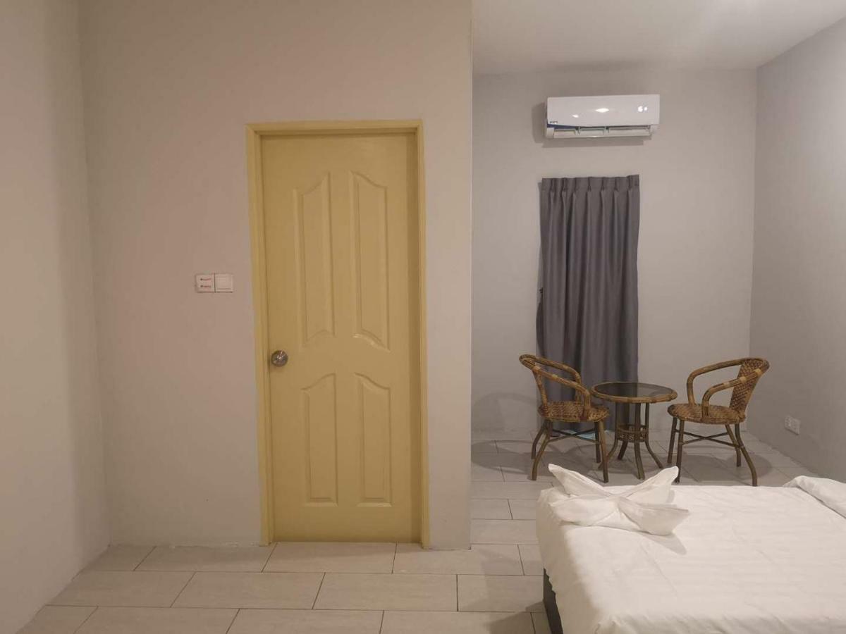 Luna Guesthouse 露娜旅馆 Semporna Esterno foto