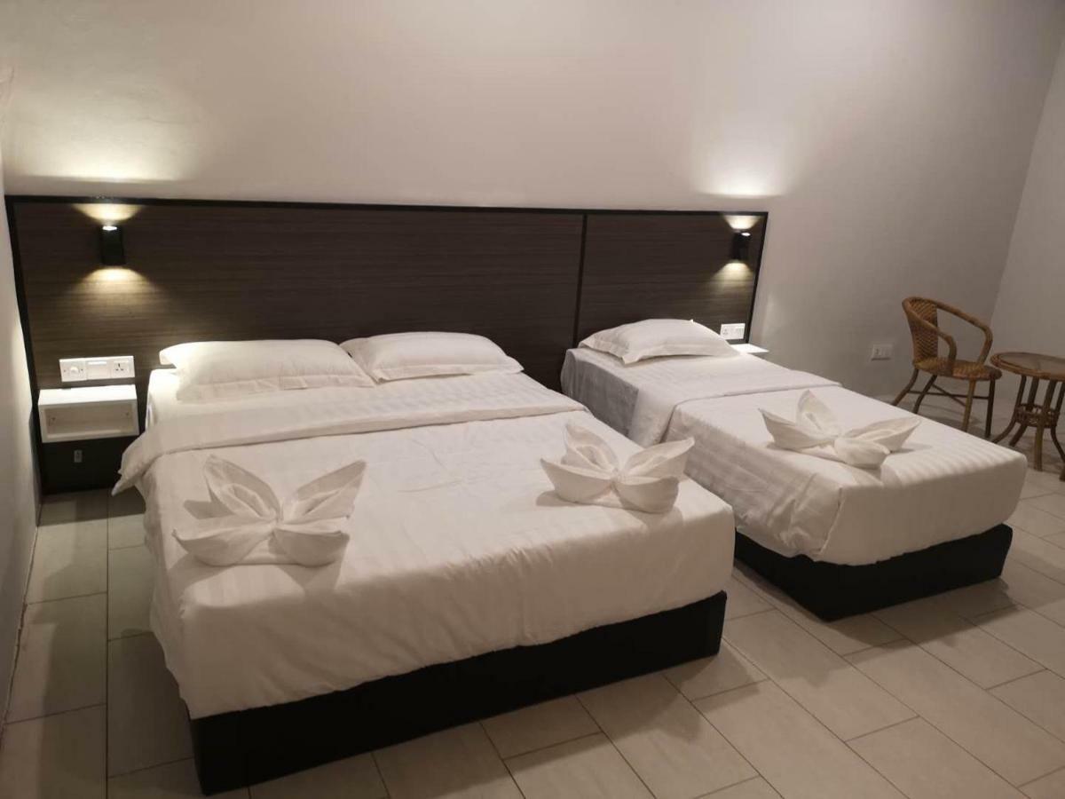 Luna Guesthouse 露娜旅馆 Semporna Esterno foto