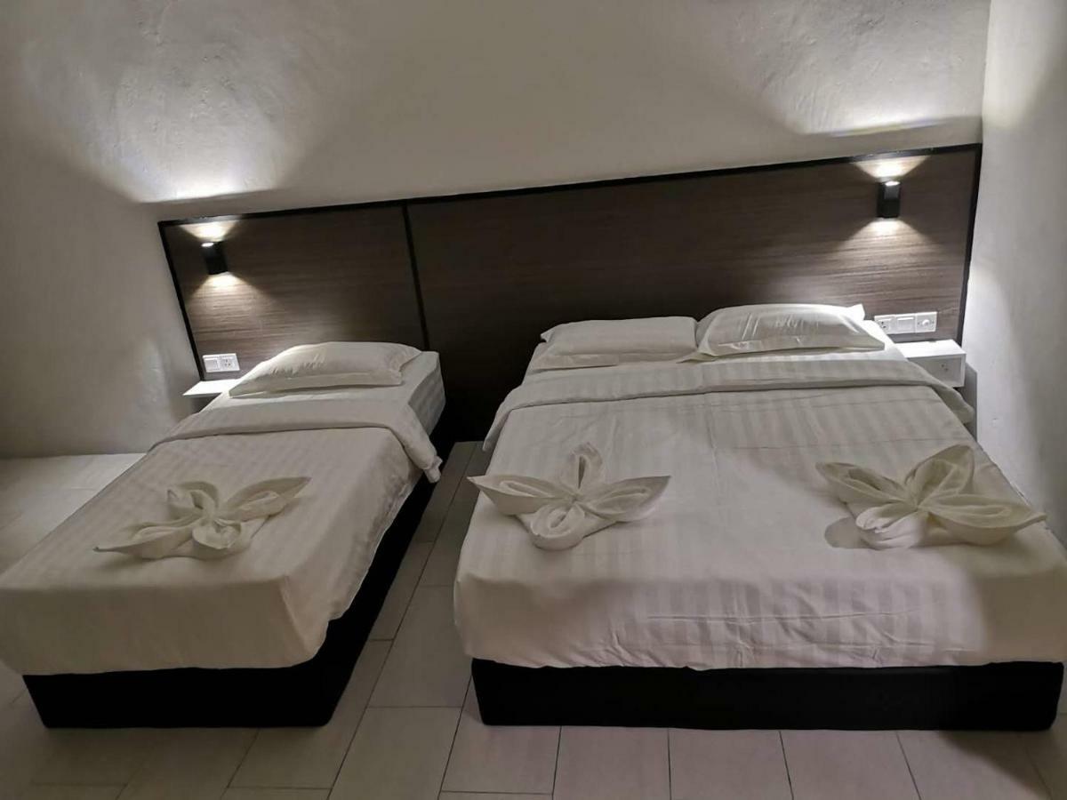 Luna Guesthouse 露娜旅馆 Semporna Esterno foto