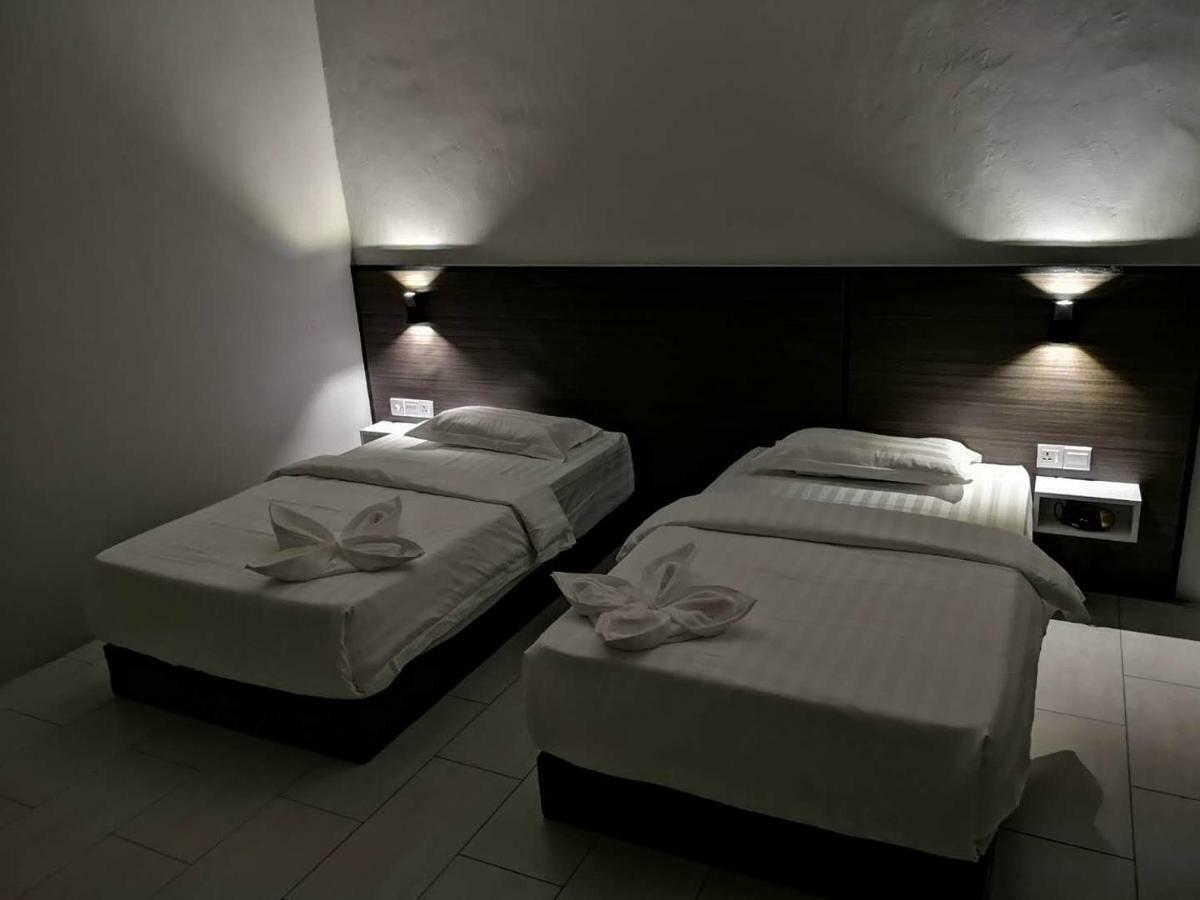 Luna Guesthouse 露娜旅馆 Semporna Esterno foto