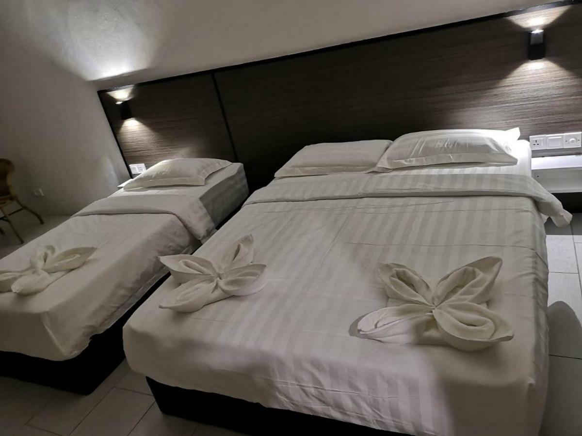Luna Guesthouse 露娜旅馆 Semporna Esterno foto