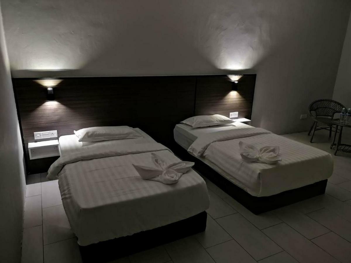 Luna Guesthouse 露娜旅馆 Semporna Esterno foto