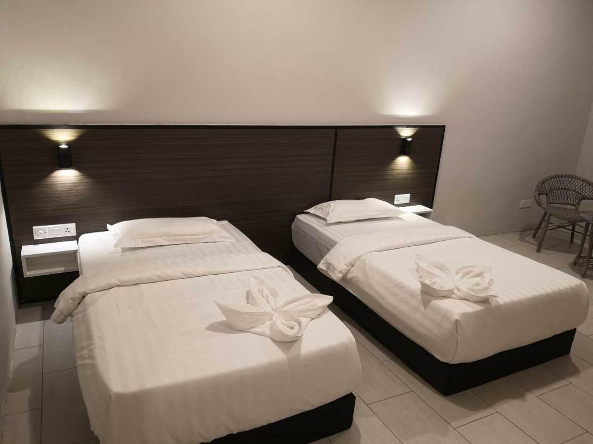 Luna Guesthouse 露娜旅馆 Semporna Esterno foto