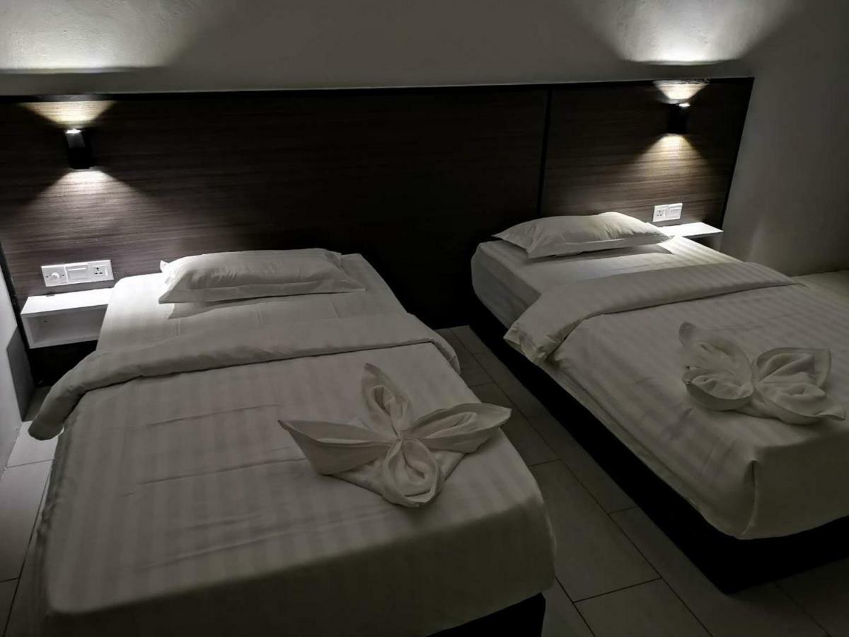 Luna Guesthouse 露娜旅馆 Semporna Esterno foto