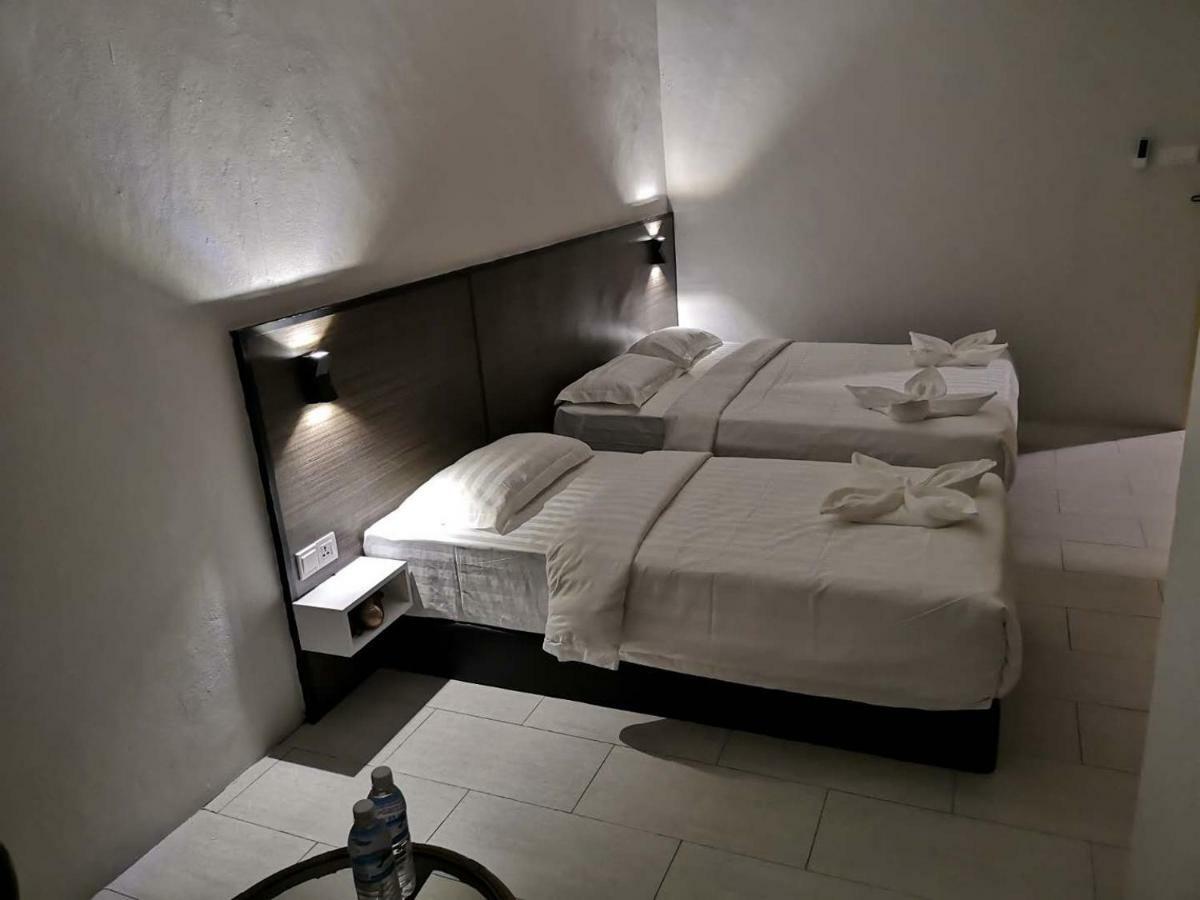 Luna Guesthouse 露娜旅馆 Semporna Esterno foto